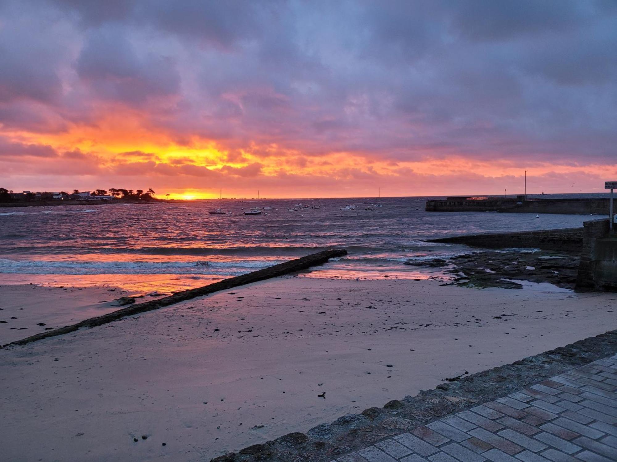 Ferienwohnung A Deux Pieds De L'Ocean ! Larmor-Plage Exterior foto